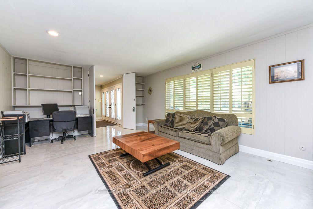 Photo 9 of 31 Queensborough Crescent, Etobicoke, Willowridge-Martingrove-Richview — HOMEH