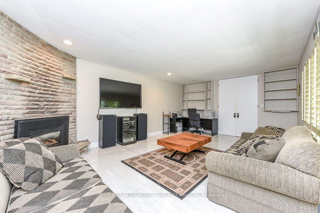 Photo 11 of 31 Queensborough Crescent, Etobicoke, Willowridge-Martingrove-Richview — HOMEH