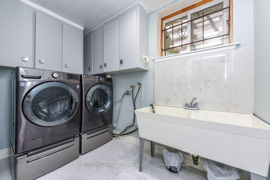 Photo 12 of 31 Queensborough Crescent, Etobicoke, Willowridge-Martingrove-Richview — HOMEH