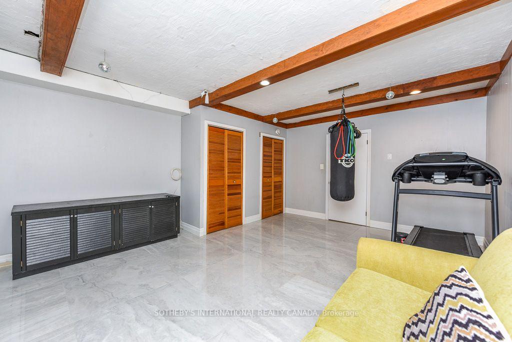 Photo 15 of 31 Queensborough Crescent, Etobicoke, Willowridge-Martingrove-Richview — HOMEH