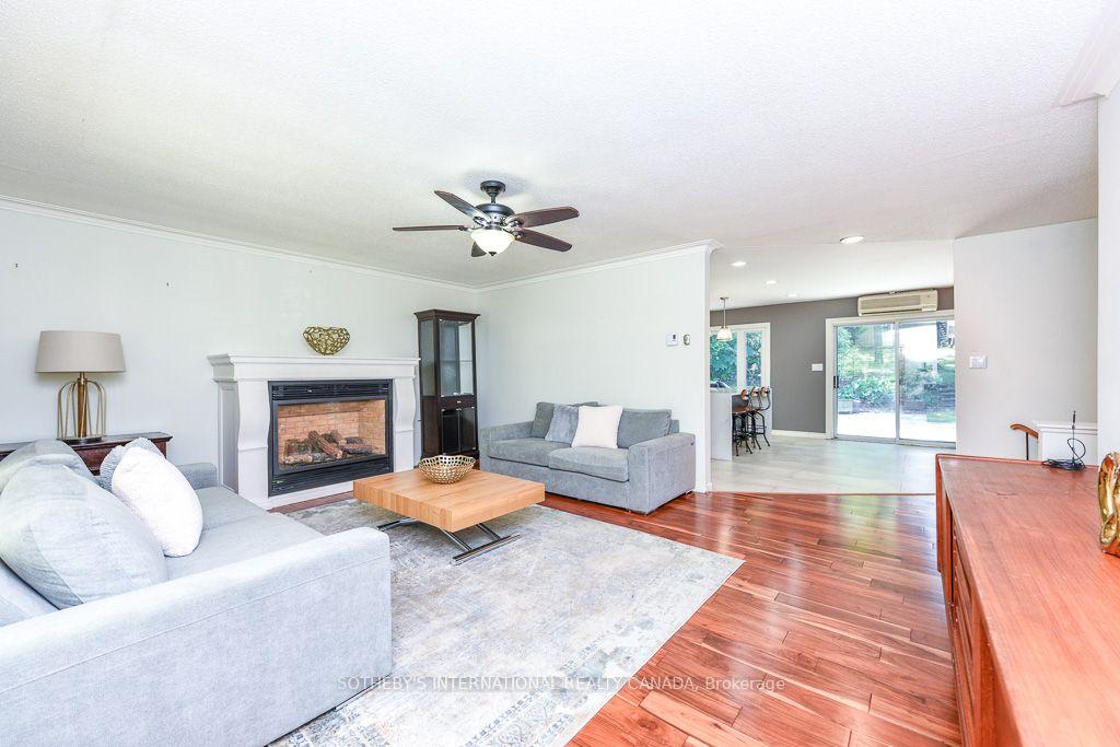 Photo 16 of 31 Queensborough Crescent, Etobicoke, Willowridge-Martingrove-Richview — HOMEH