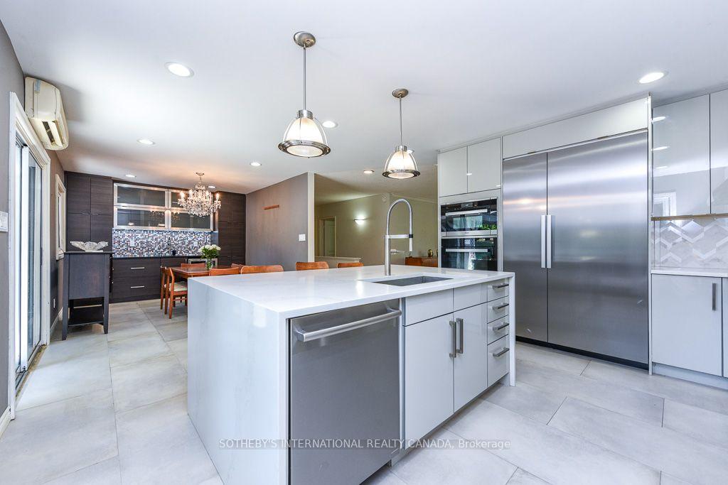 Photo 20 of 31 Queensborough Crescent, Etobicoke, Willowridge-Martingrove-Richview — HOMEH