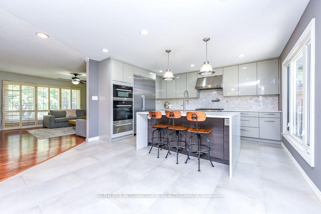Photo 21 of 31 Queensborough Crescent, Etobicoke, Willowridge-Martingrove-Richview — HOMEH