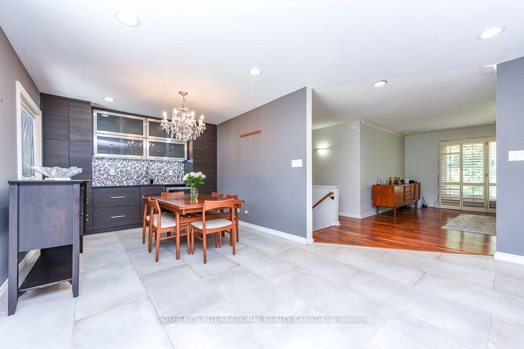 Photo 22 of 31 Queensborough Crescent, Etobicoke, Willowridge-Martingrove-Richview — HOMEH
