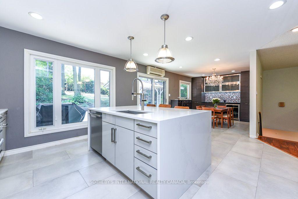 Photo 25 of 31 Queensborough Crescent, Etobicoke, Willowridge-Martingrove-Richview — HOMEH