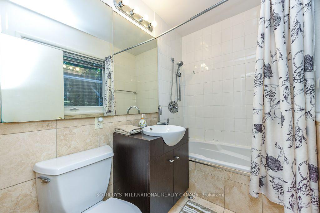 Photo 28 of 31 Queensborough Crescent, Etobicoke, Willowridge-Martingrove-Richview — HOMEH