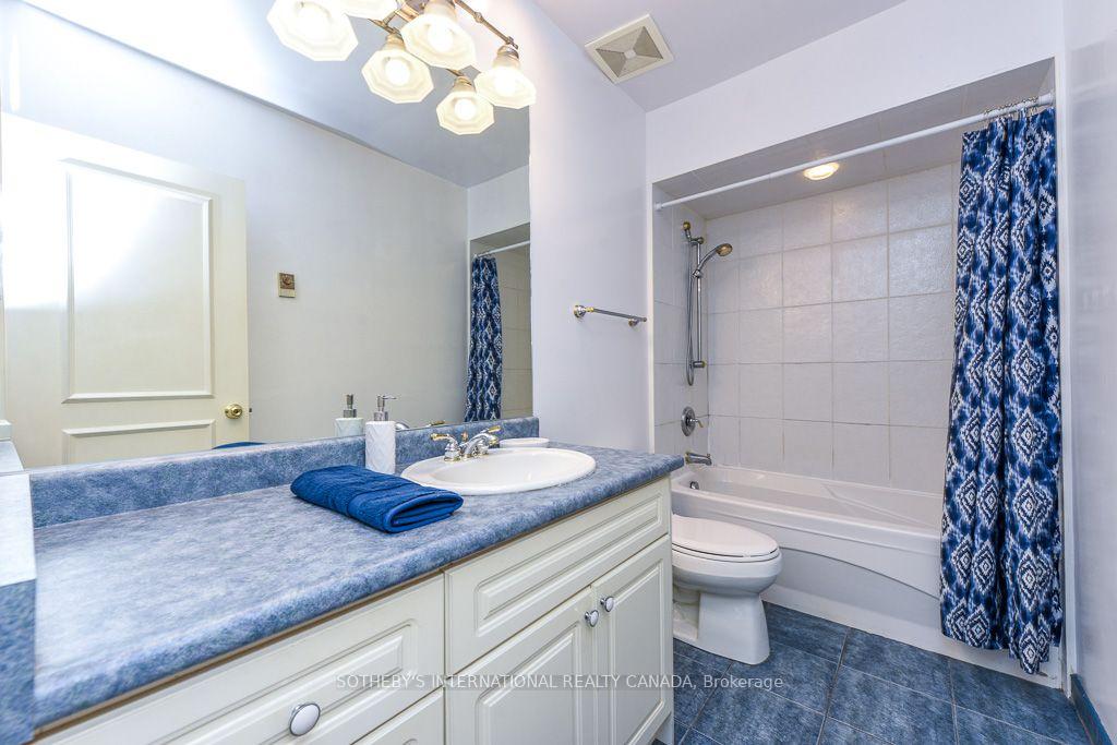 Photo 32 of 31 Queensborough Crescent, Etobicoke, Willowridge-Martingrove-Richview — HOMEH