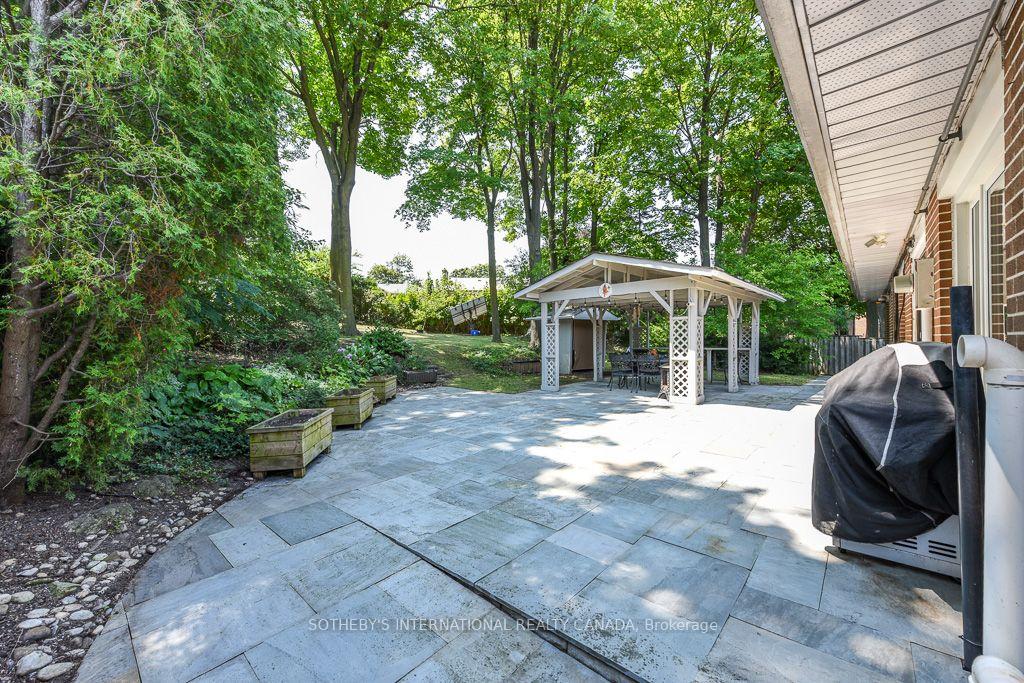 Photo 33 of 31 Queensborough Crescent, Etobicoke, Willowridge-Martingrove-Richview — HOMEH