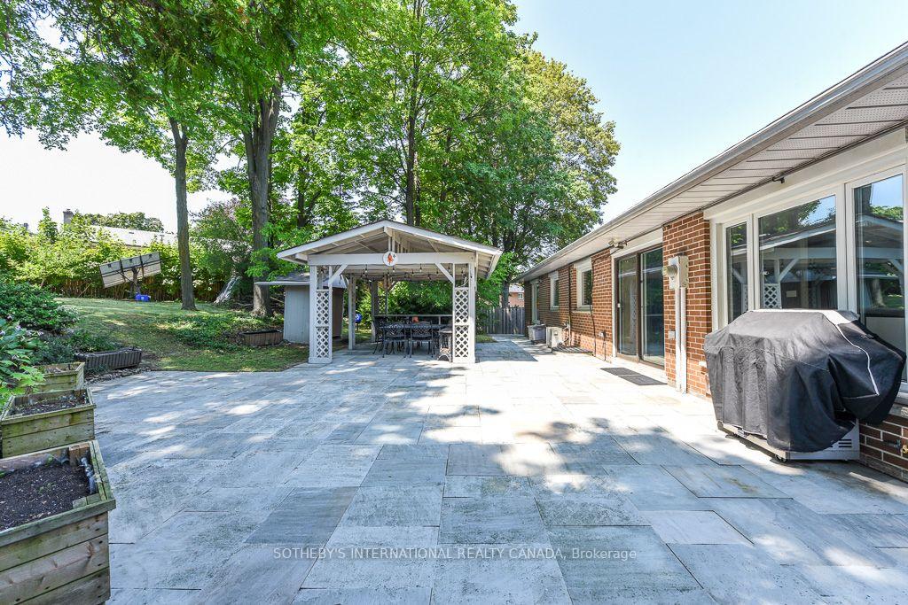 Photo 36 of 31 Queensborough Crescent, Etobicoke, Willowridge-Martingrove-Richview — HOMEH