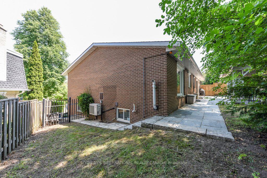 Photo 39 of 31 Queensborough Crescent, Etobicoke, Willowridge-Martingrove-Richview — HOMEH