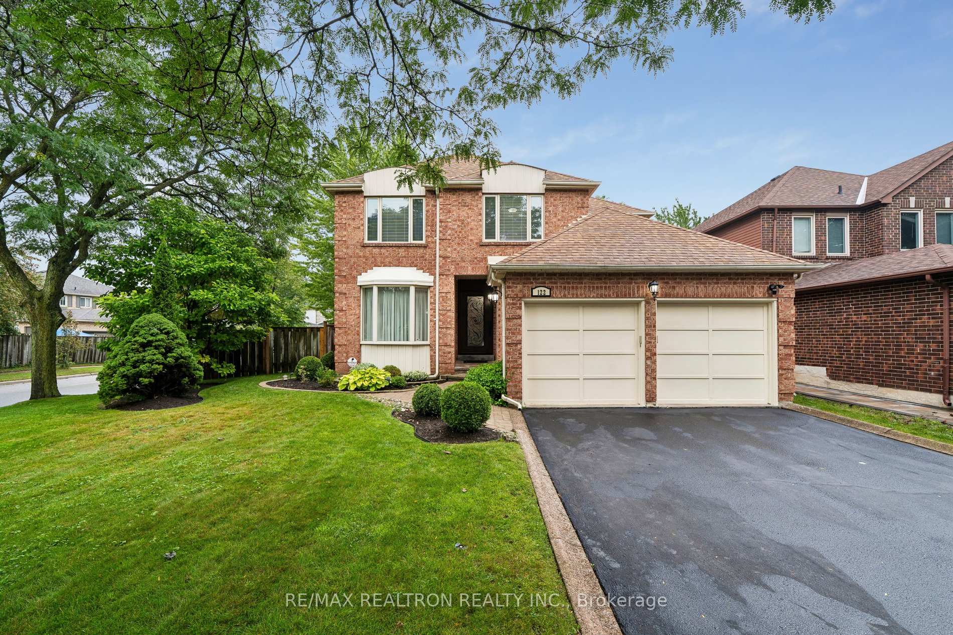 Photo 2 of 122 Colvin Crescent, Vaughan, Brownridge — HOMEH
