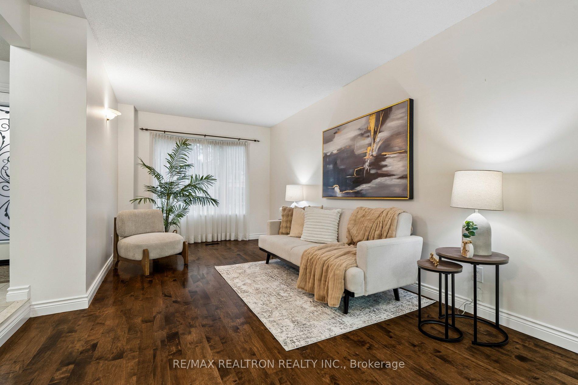 Photo 6 of 122 Colvin Crescent, Vaughan, Brownridge — HOMEH