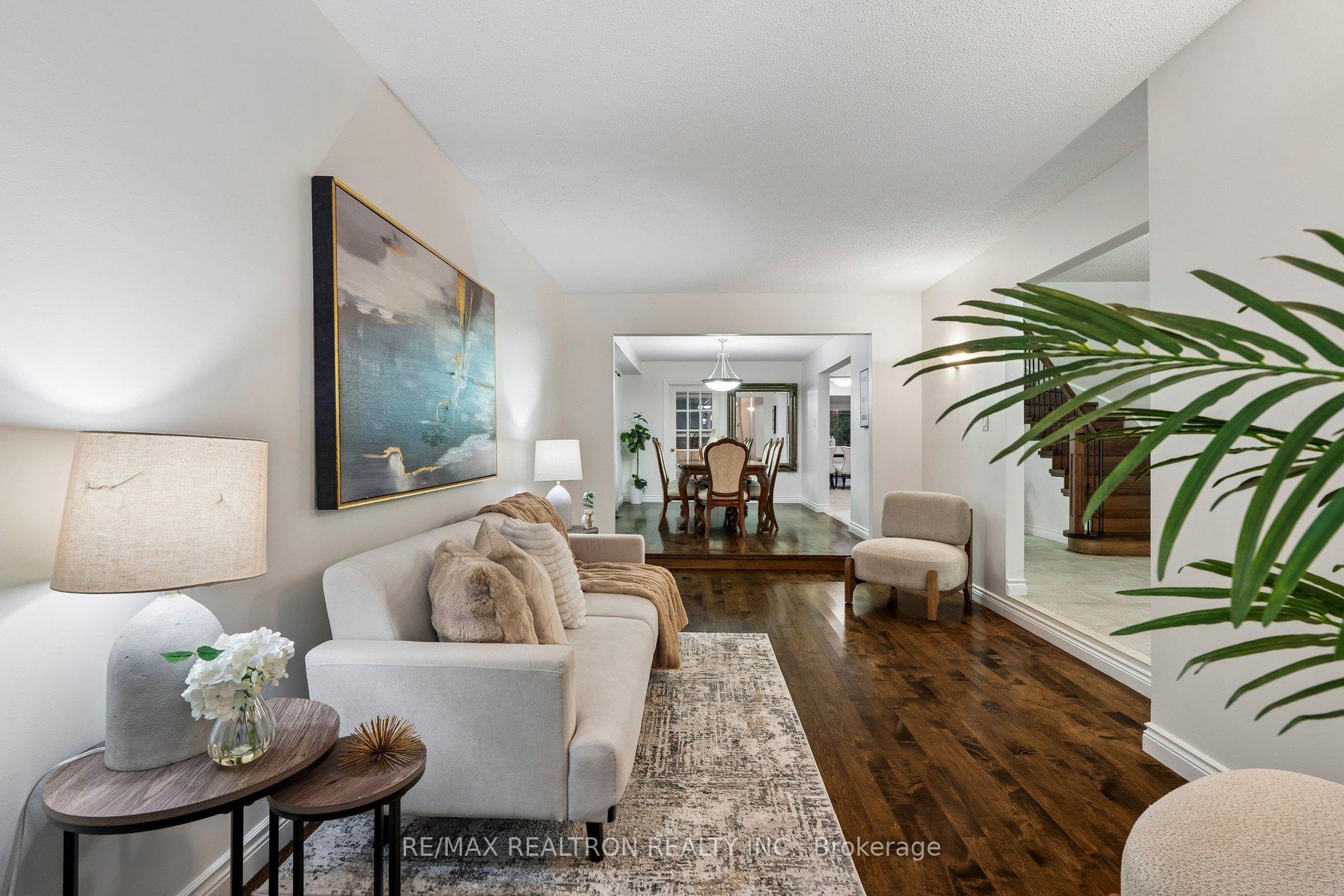 Photo 7 of 122 Colvin Crescent, Vaughan, Brownridge — HOMEH