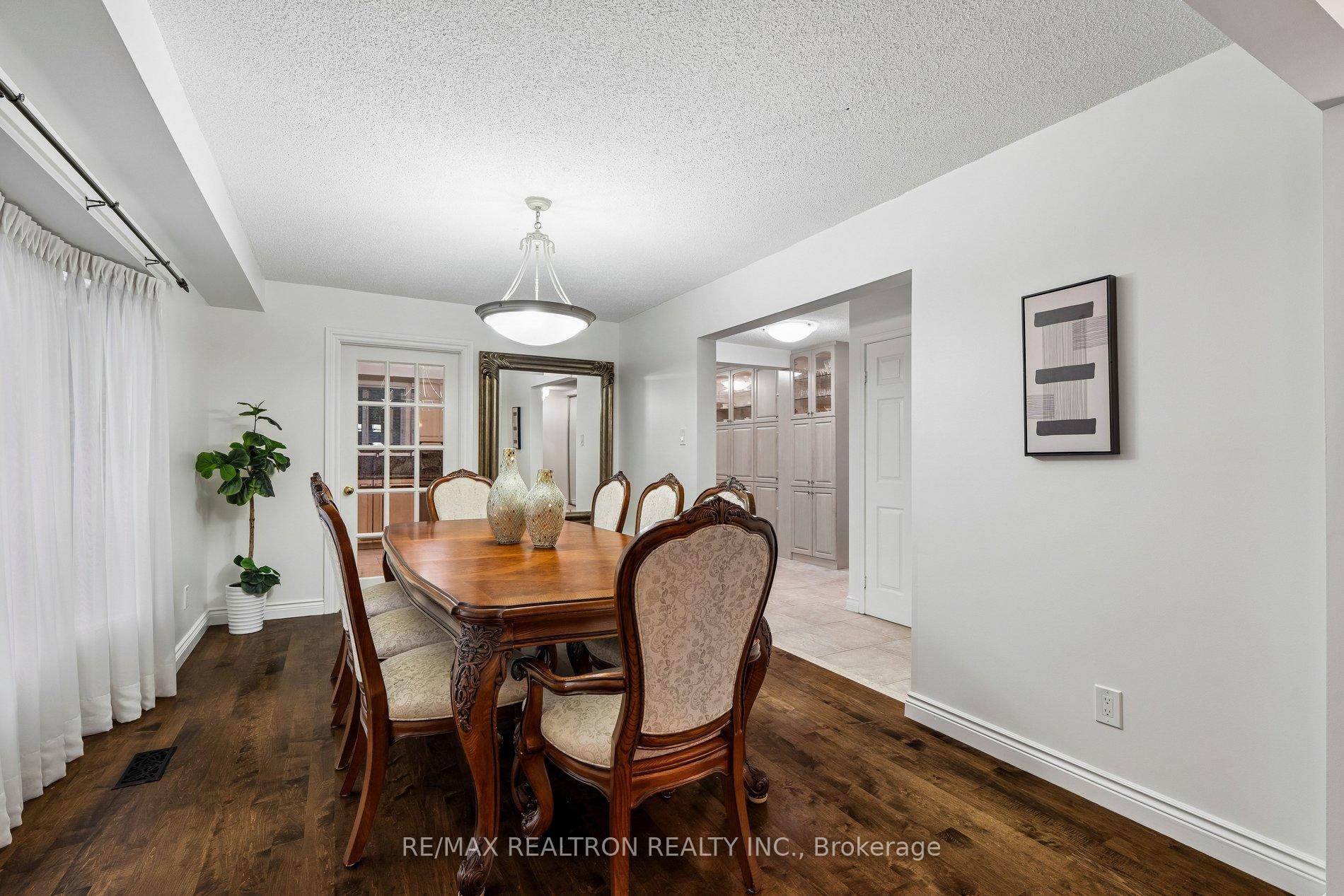 Photo 8 of 122 Colvin Crescent, Vaughan, Brownridge — HOMEH
