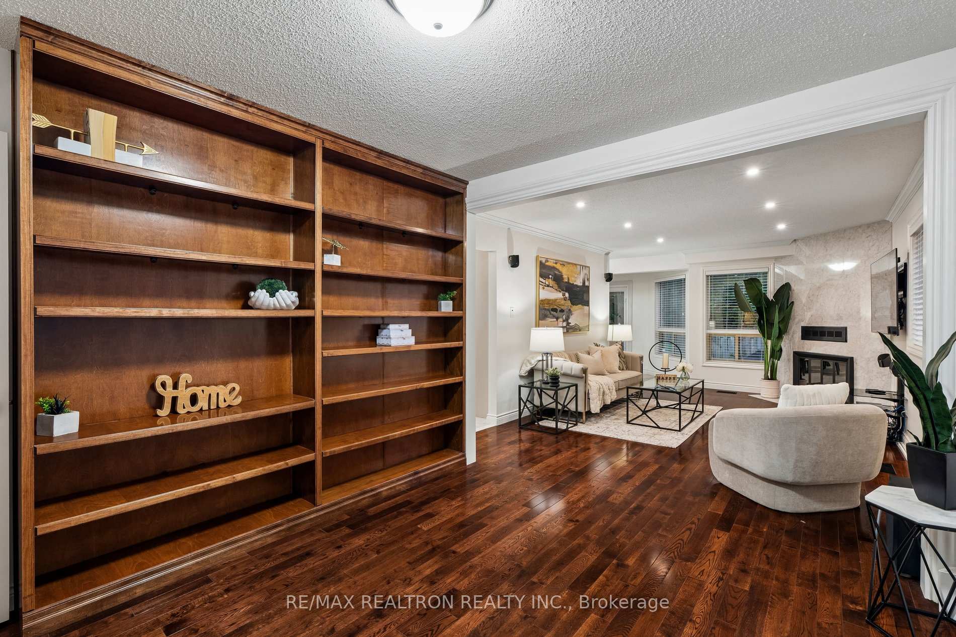 Photo 10 of 122 Colvin Crescent, Vaughan, Brownridge — HOMEH