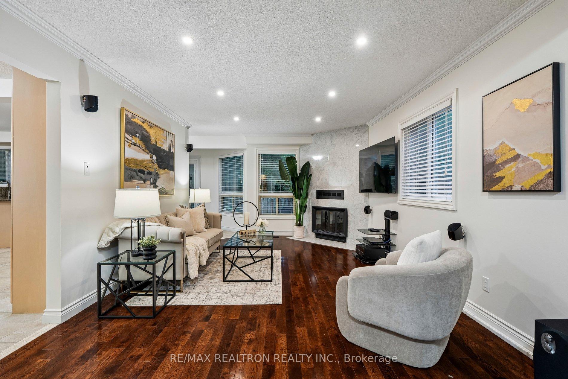 Photo 11 of 122 Colvin Crescent, Vaughan, Brownridge — HOMEH