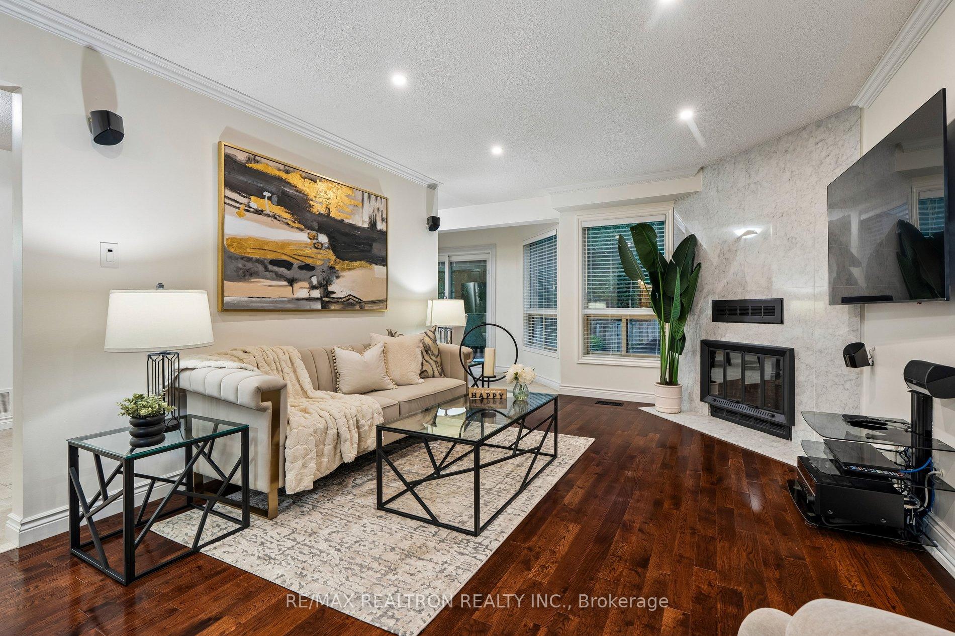 Photo 12 of 122 Colvin Crescent, Vaughan, Brownridge — HOMEH