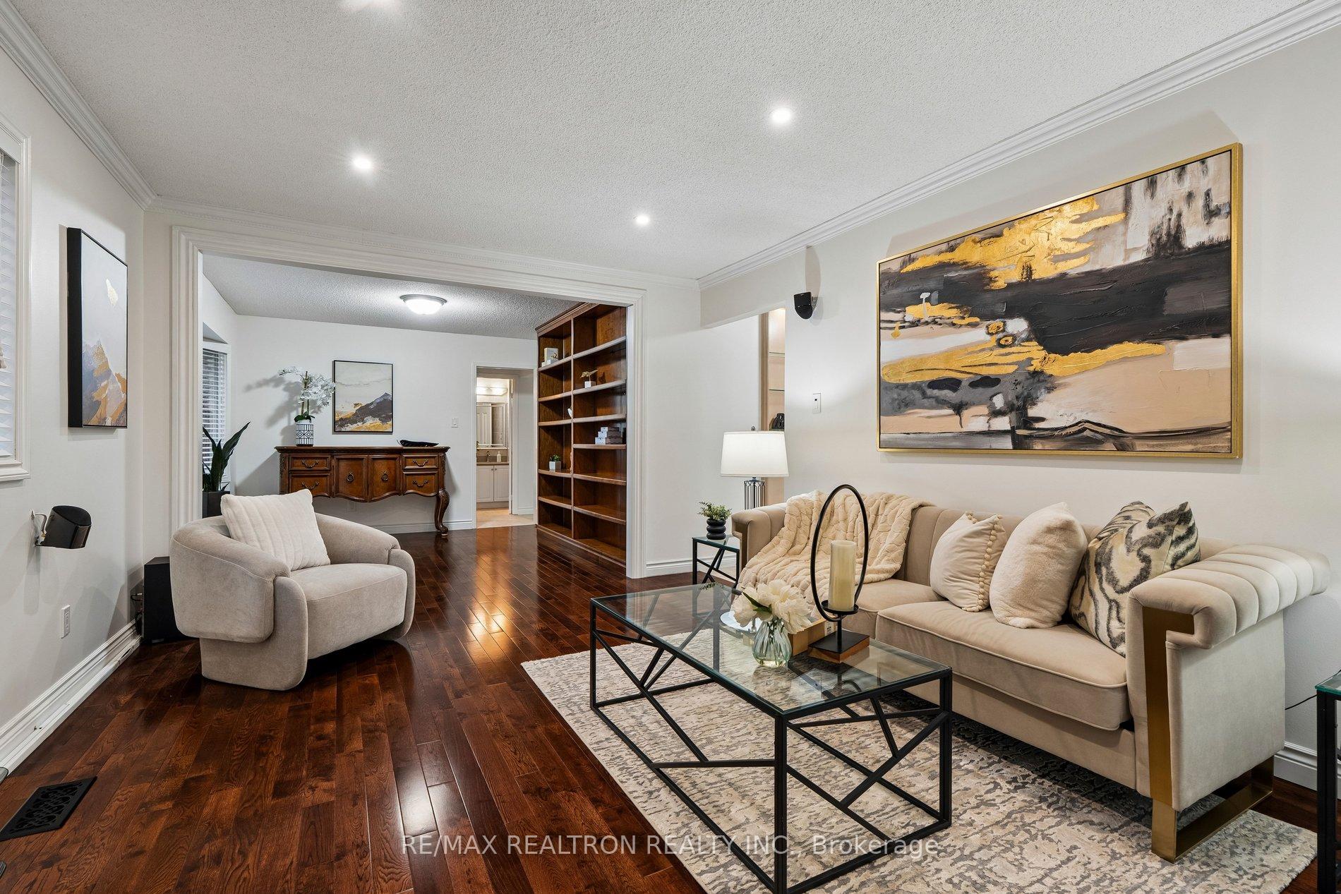 Photo 13 of 122 Colvin Crescent, Vaughan, Brownridge — HOMEH