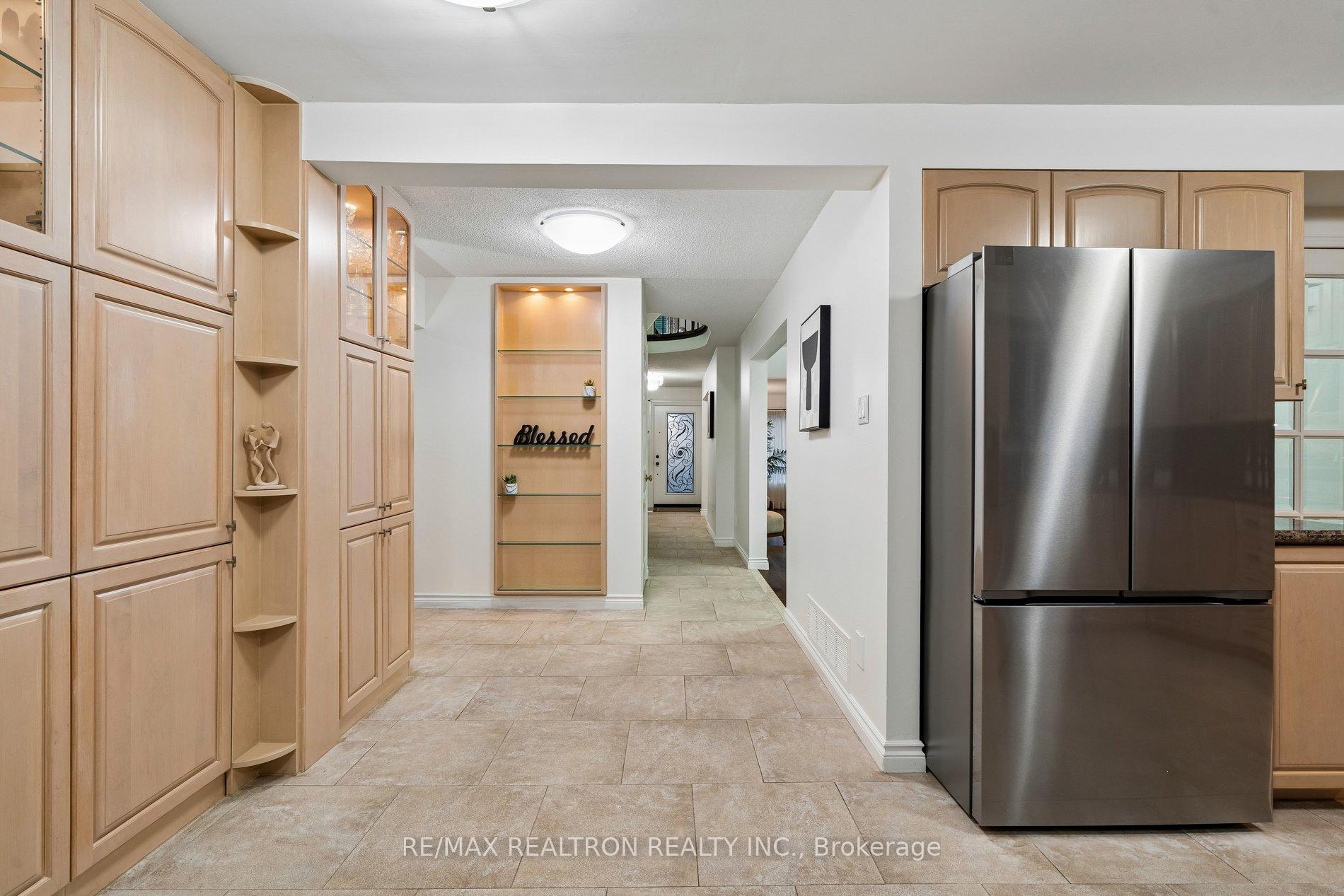 Photo 14 of 122 Colvin Crescent, Vaughan, Brownridge — HOMEH