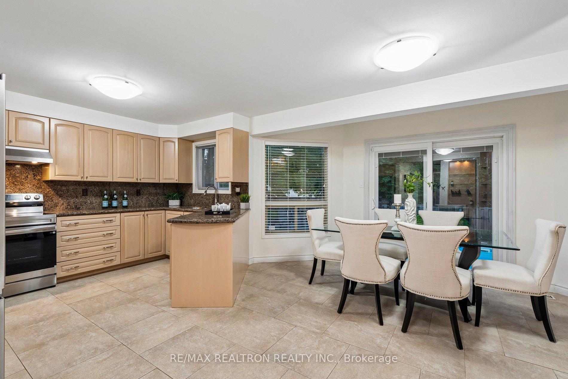 Photo 18 of 122 Colvin Crescent, Vaughan, Brownridge — HOMEH