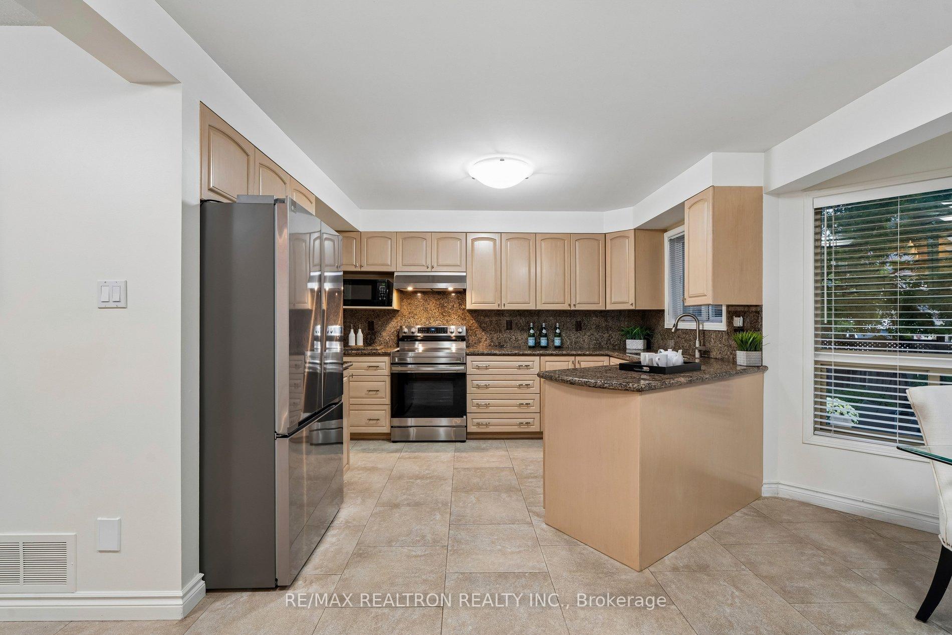 Photo 20 of 122 Colvin Crescent, Vaughan, Brownridge — HOMEH