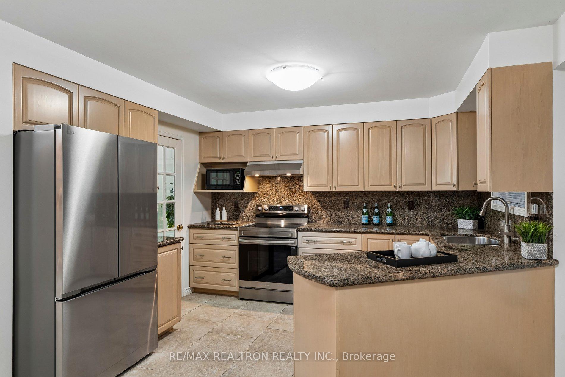 Photo 21 of 122 Colvin Crescent, Vaughan, Brownridge — HOMEH