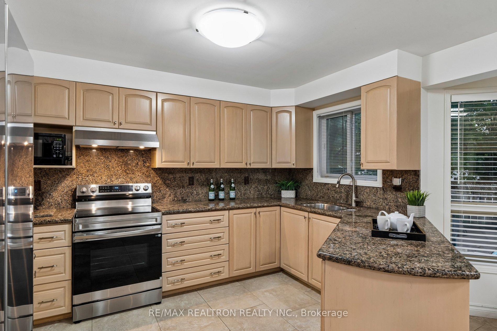 Photo 22 of 122 Colvin Crescent, Vaughan, Brownridge — HOMEH
