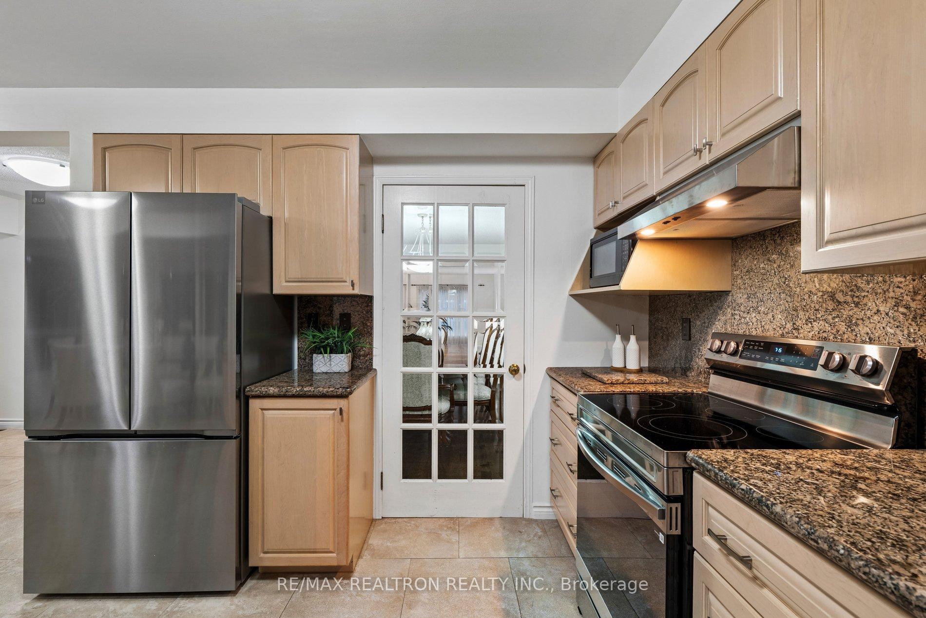 Photo 23 of 122 Colvin Crescent, Vaughan, Brownridge — HOMEH