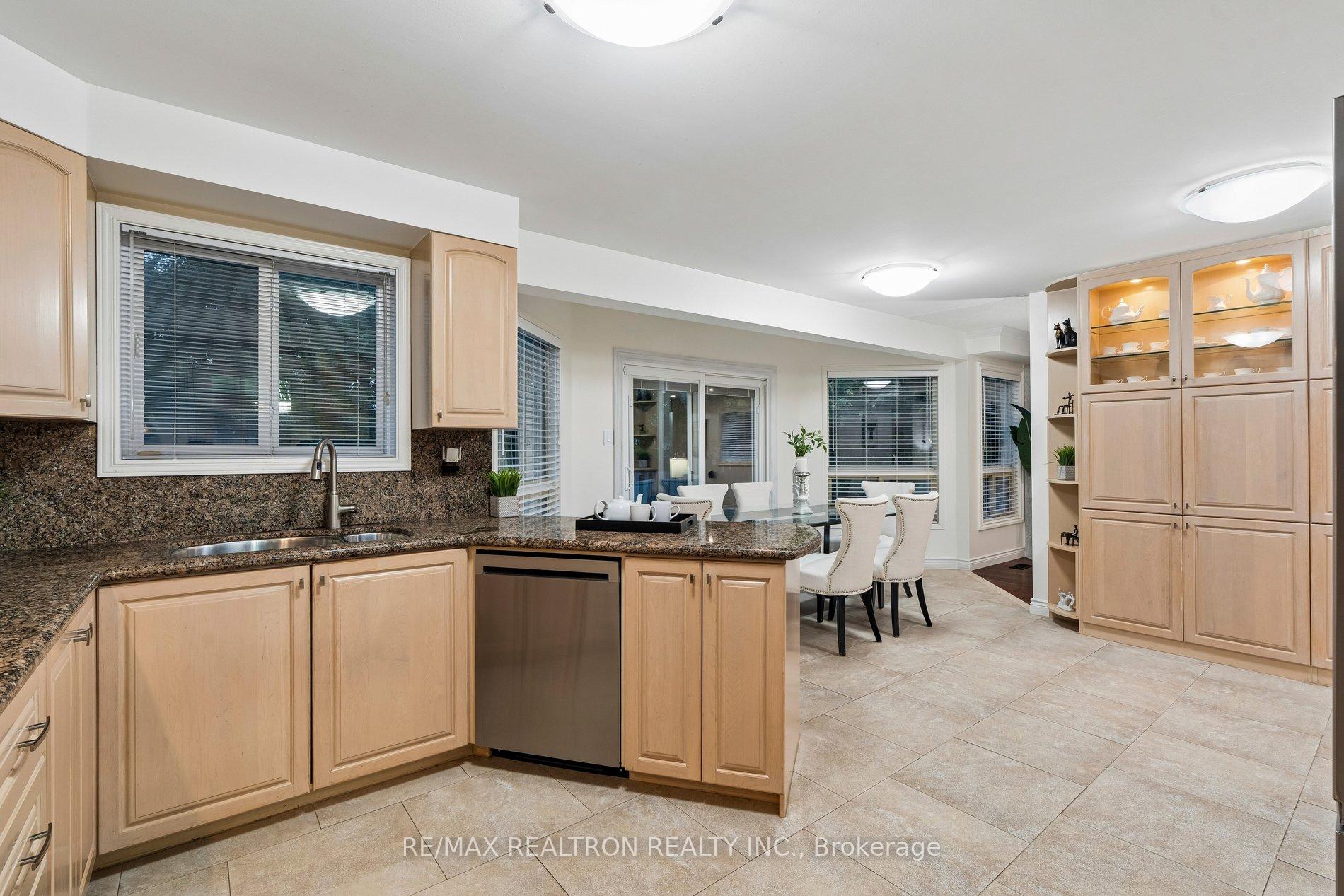 Photo 25 of 122 Colvin Crescent, Vaughan, Brownridge — HOMEH