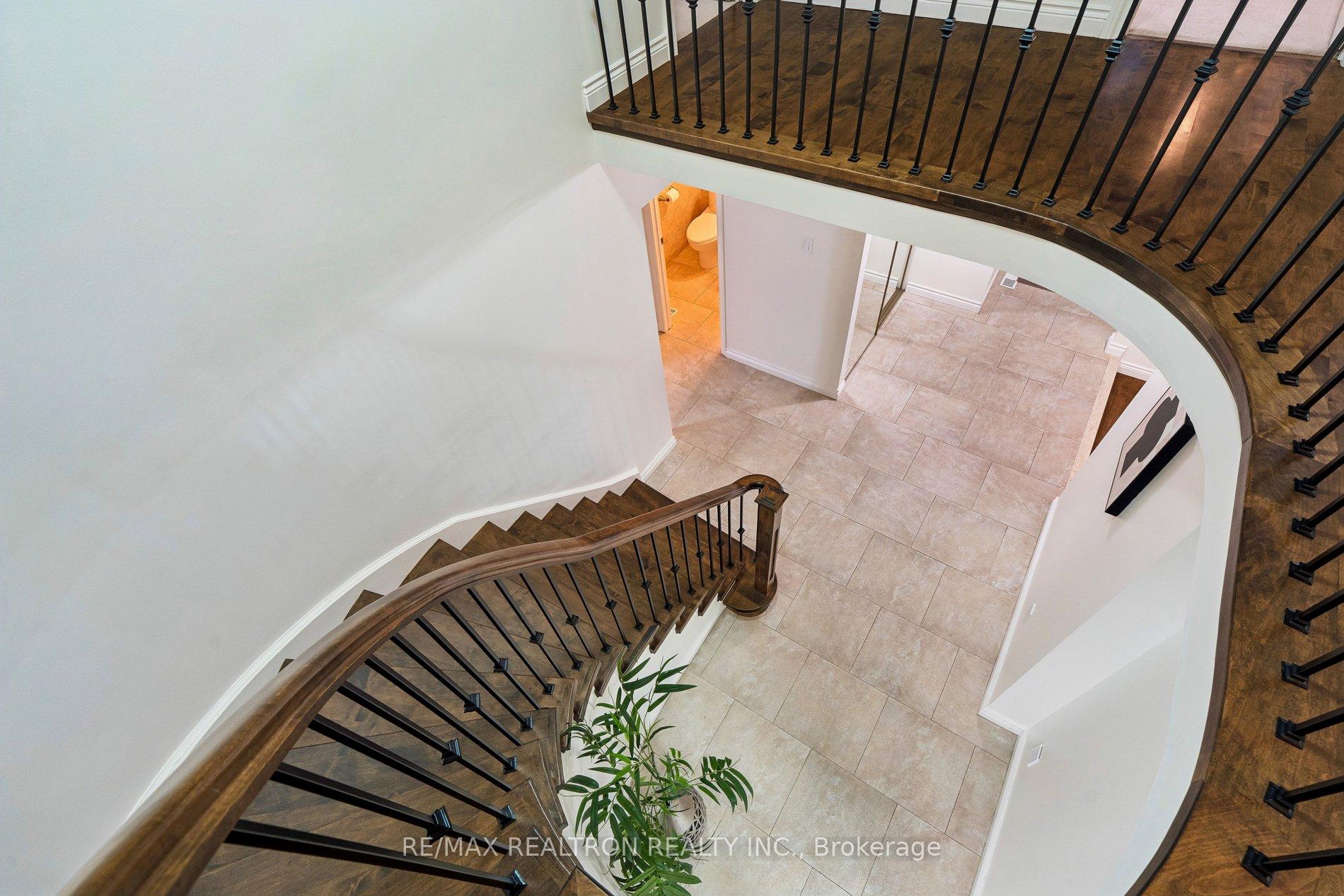 Photo 28 of 122 Colvin Crescent, Vaughan, Brownridge — HOMEH