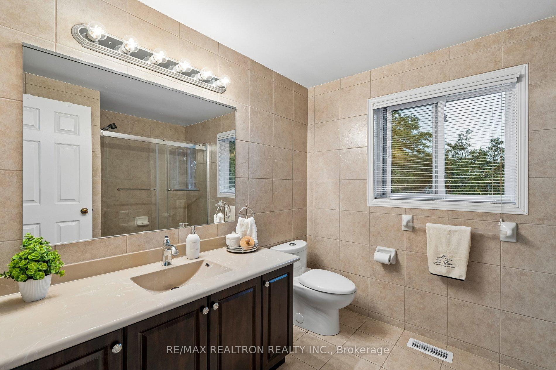 Photo 36 of 122 Colvin Crescent, Vaughan, Brownridge — HOMEH