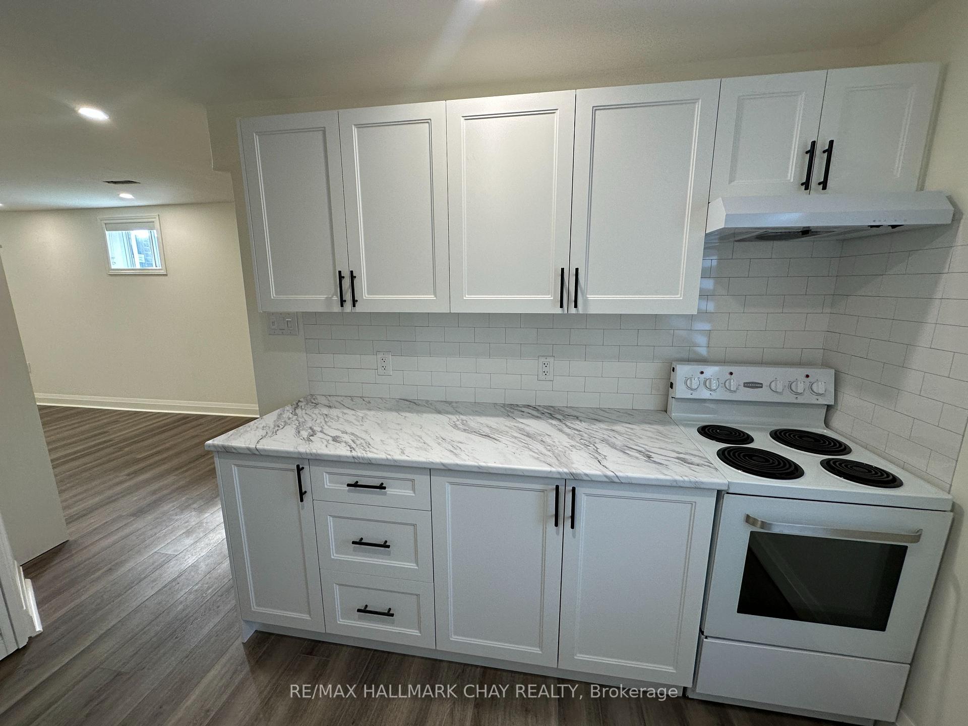 Photo 6 of 64 Logan Court, Barrie, Holly — HOMEH