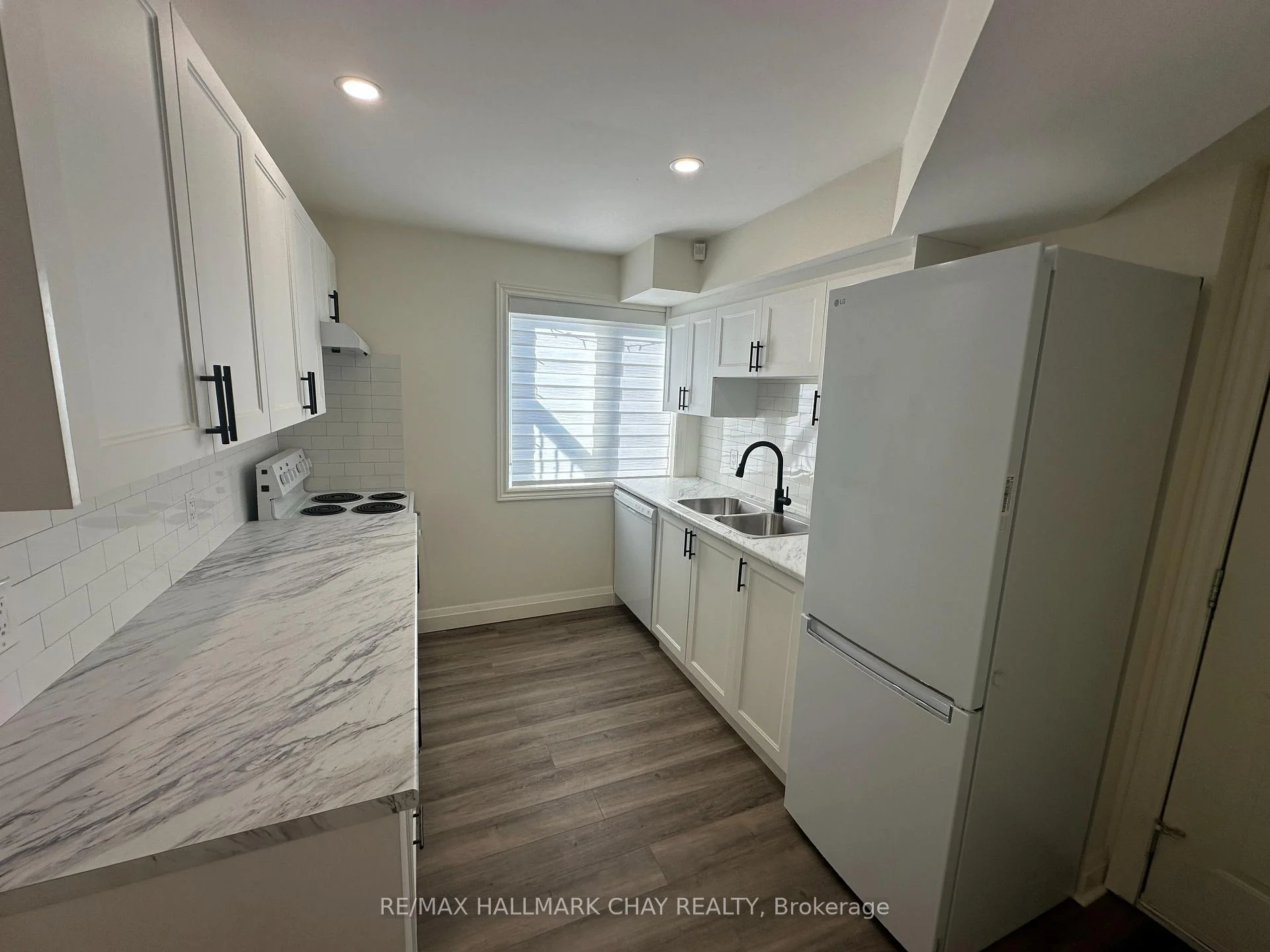 Photo 4 of 64 Logan Court, Barrie, Holly — HOMEH