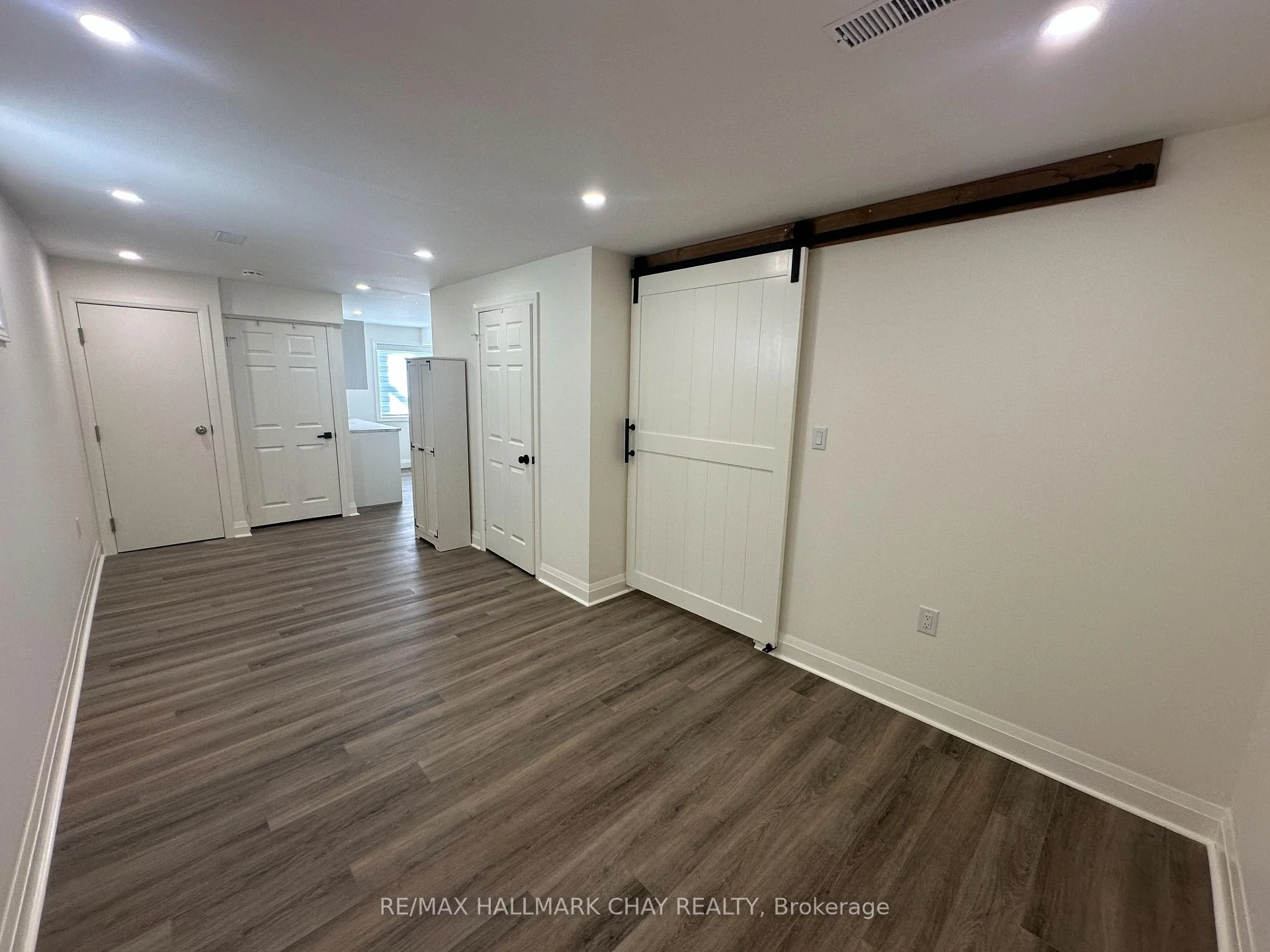 Photo 7 of 64 Logan Court, Barrie, Holly — HOMEH
