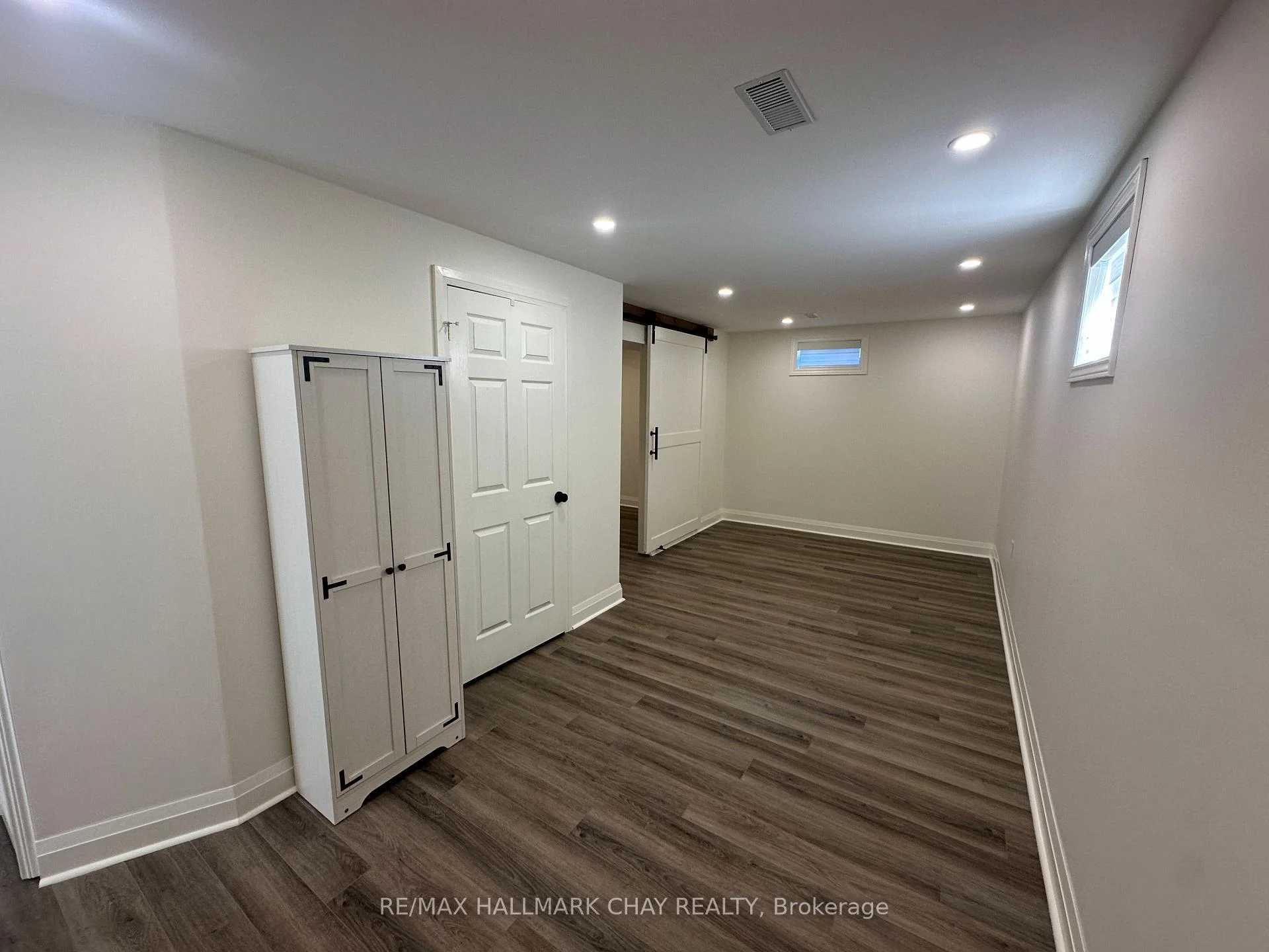 Photo 8 of 64 Logan Court, Barrie, Holly — HOMEH