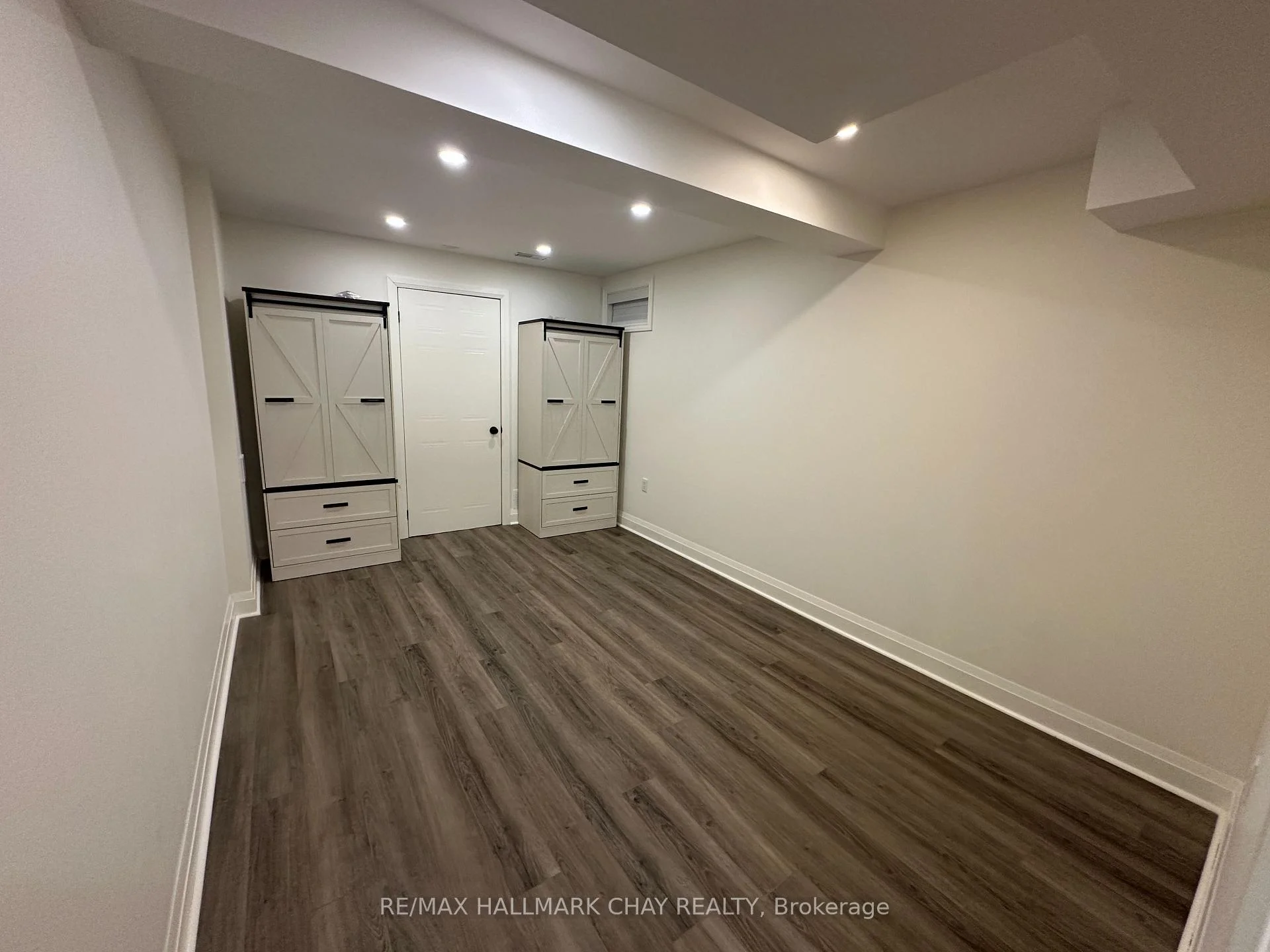 Photo 12 of 64 Logan Court, Barrie, Holly — HOMEH