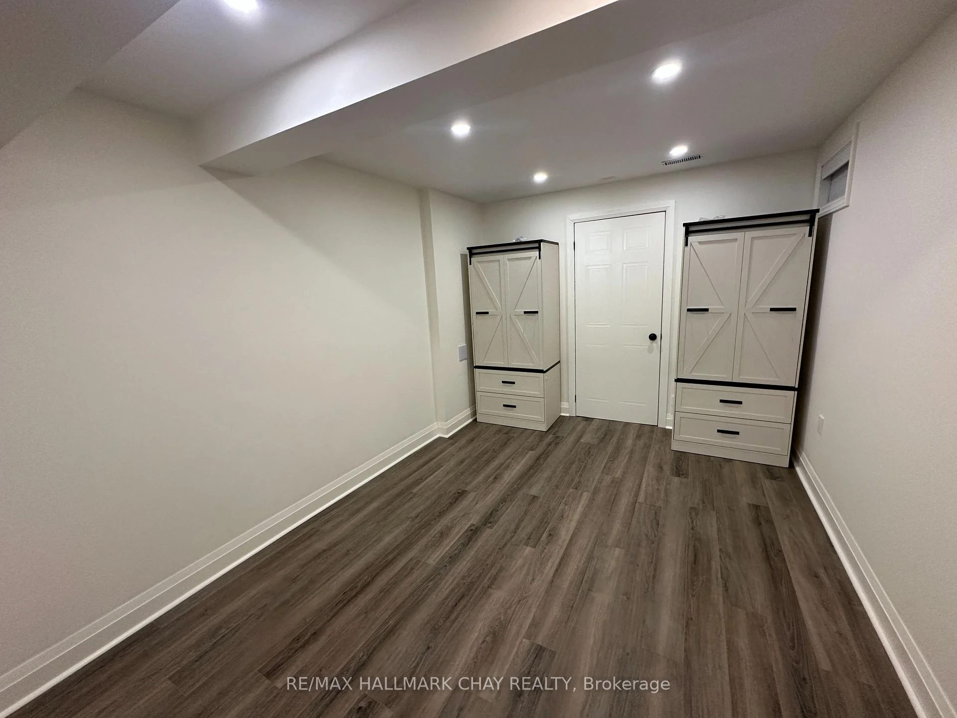 Photo 13 of 64 Logan Court, Barrie, Holly — HOMEH