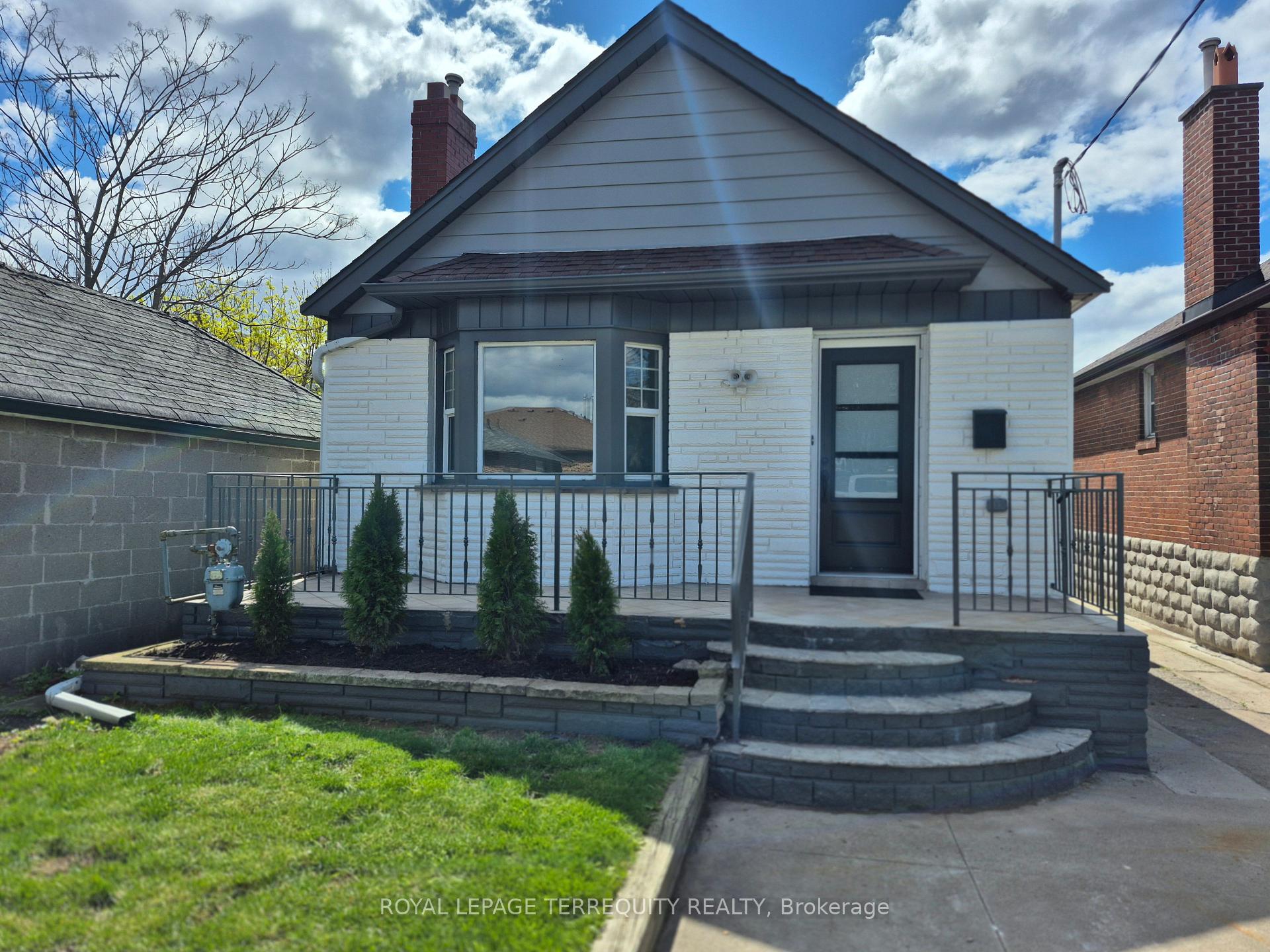 Photo 3 of 40 Leroy Avenue, Toronto, Danforth Village-East York — HOMEH