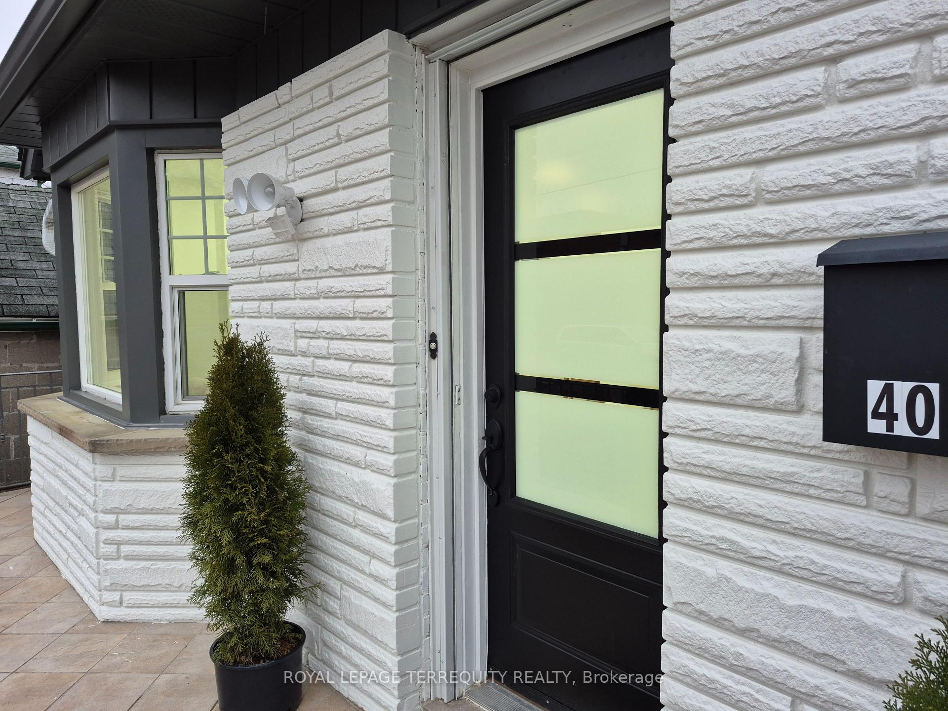 Photo 4 of 40 Leroy Avenue, Toronto, Danforth Village-East York — HOMEH