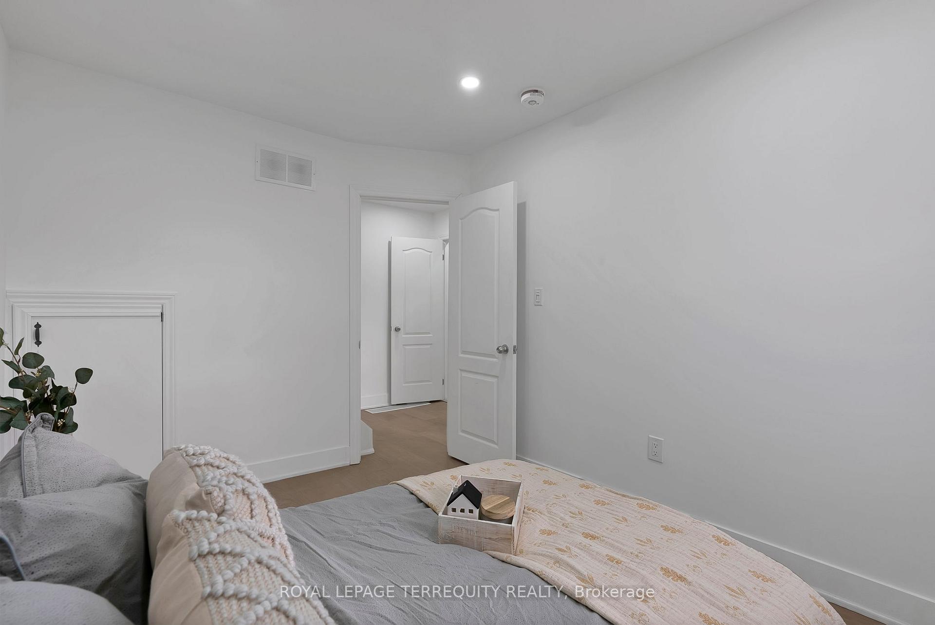 Photo 17 of 40 Leroy Avenue, Toronto, Danforth Village-East York — HOMEH