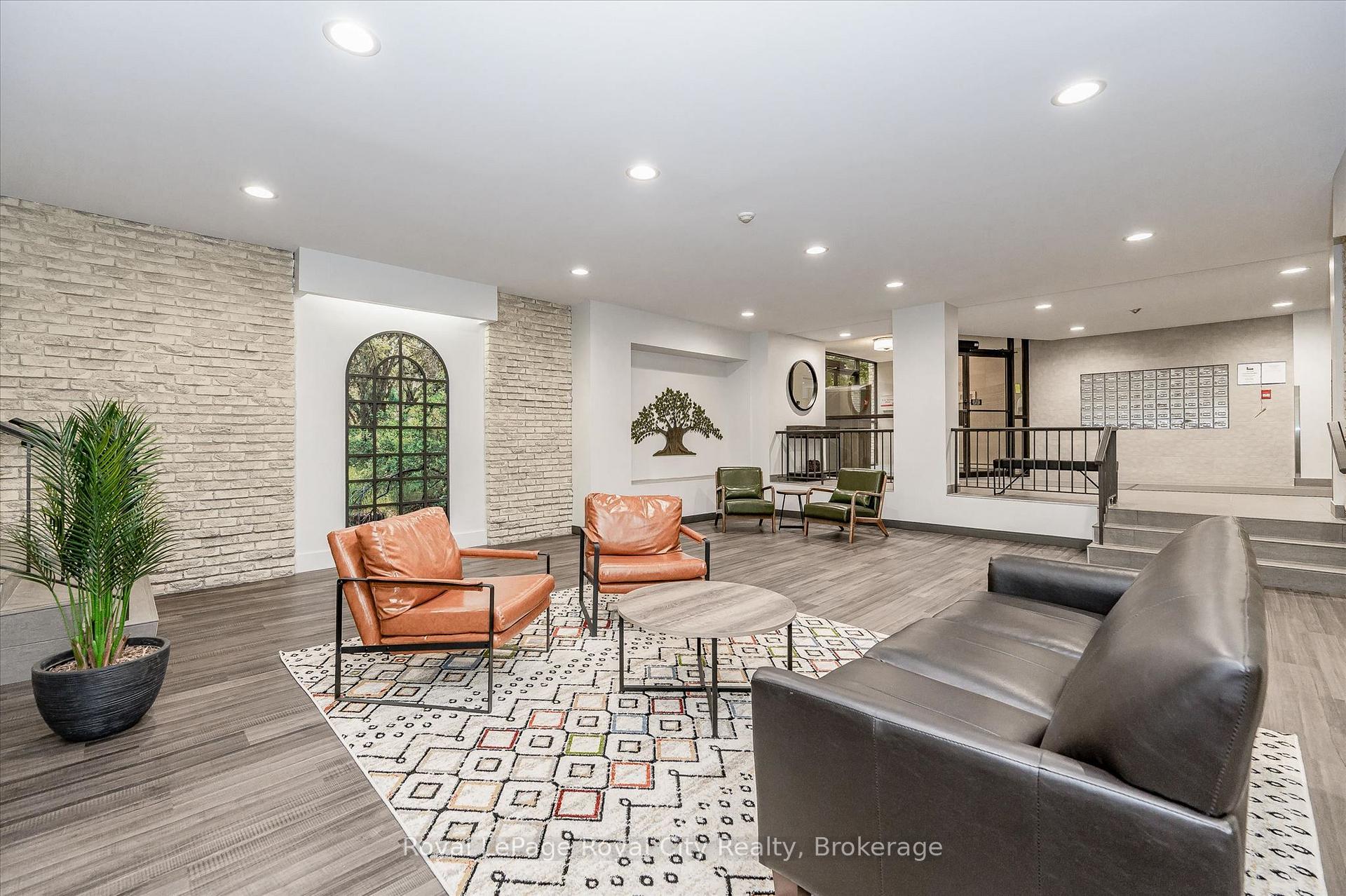 Photo 7 of Unit 206, 93 Westwood Road, Guelph, Willow West/Sugarbush/West Acres — HOMEH