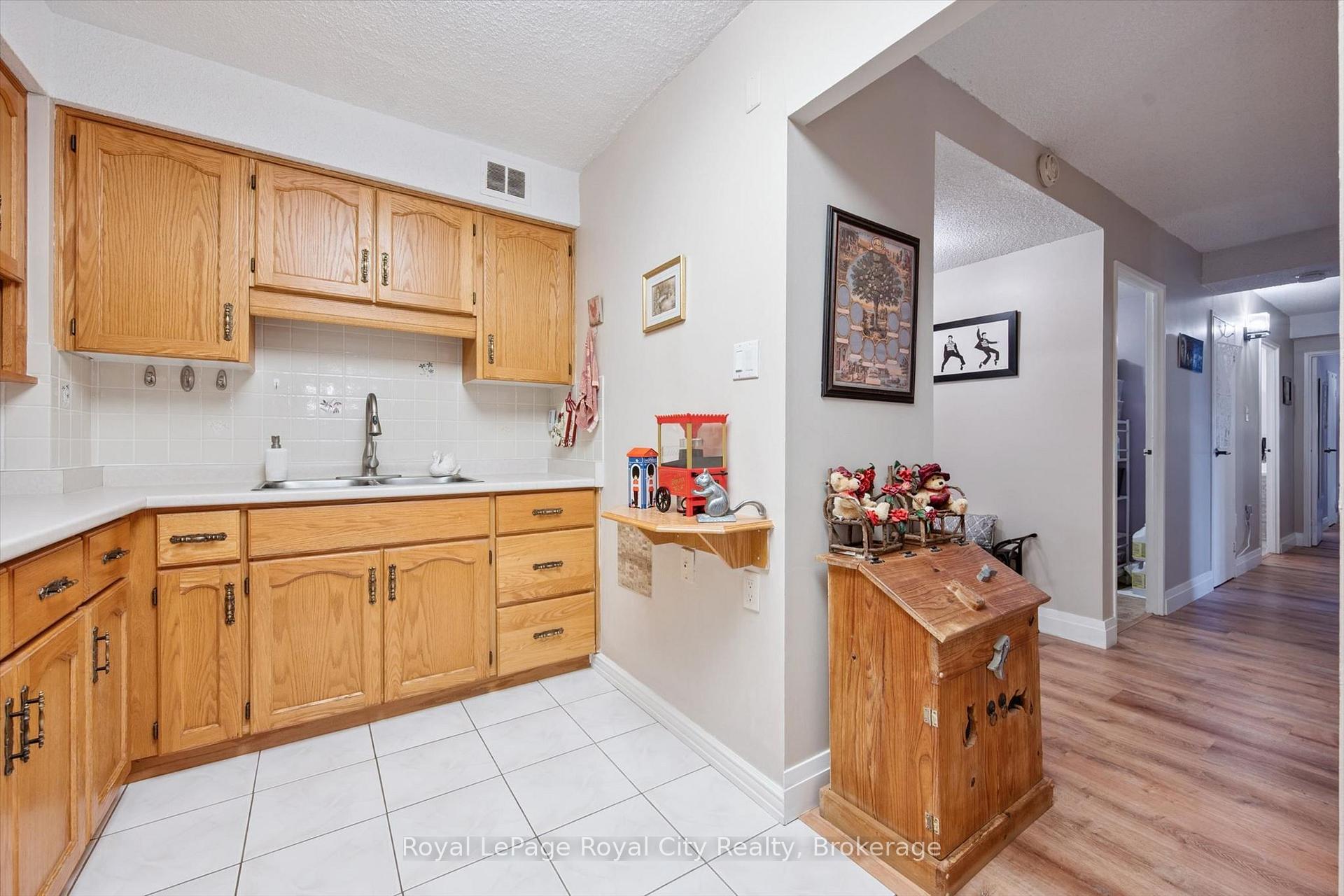 Photo 22 of Unit 206, 93 Westwood Road, Guelph, Willow West/Sugarbush/West Acres — HOMEH