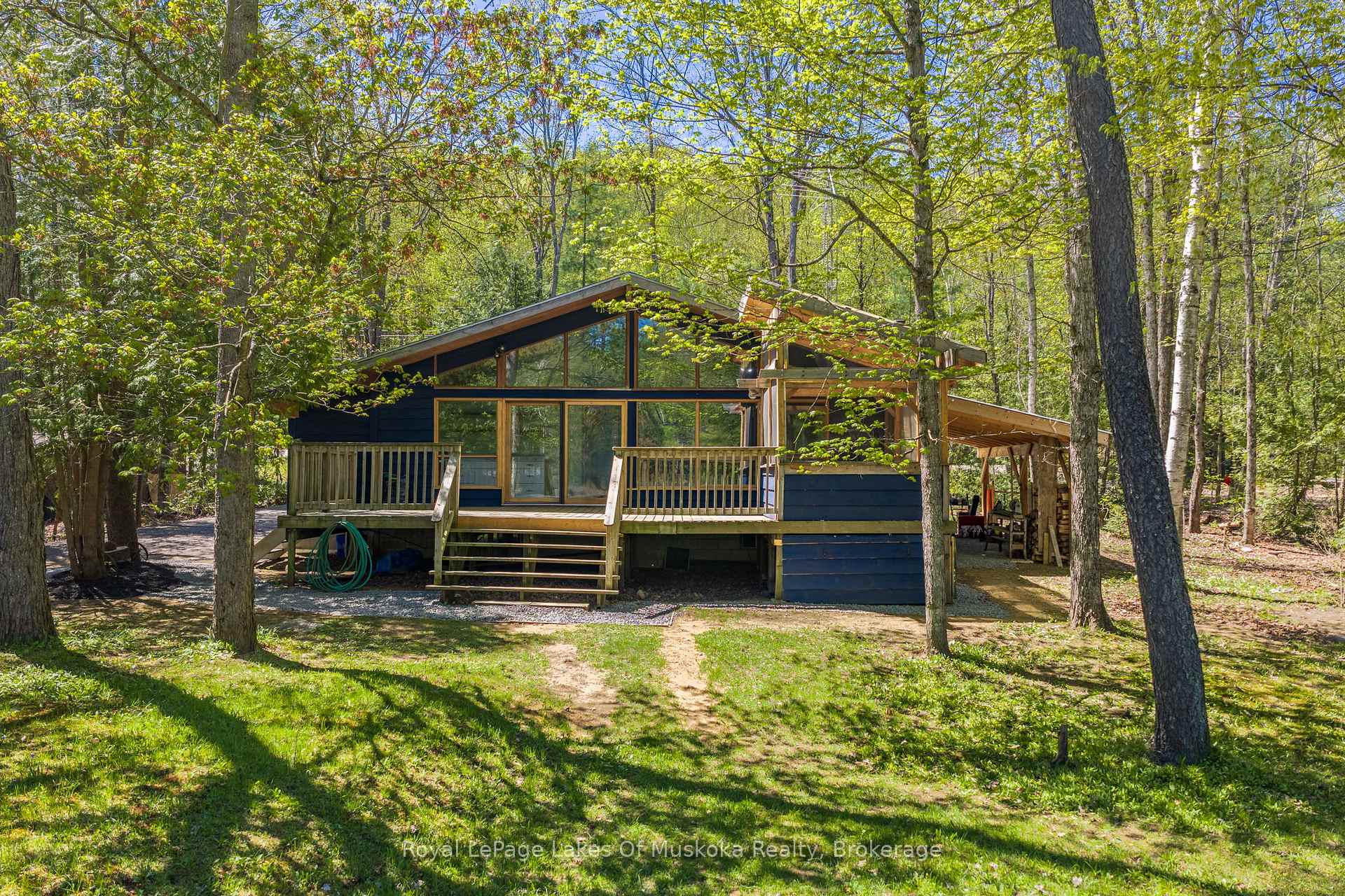 Front of 1213 Sherwood Forest Road
