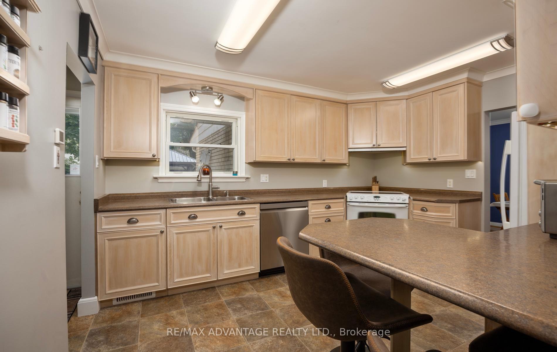 Photo 9 of 471 West Mile Road, London, North P — HOMEH