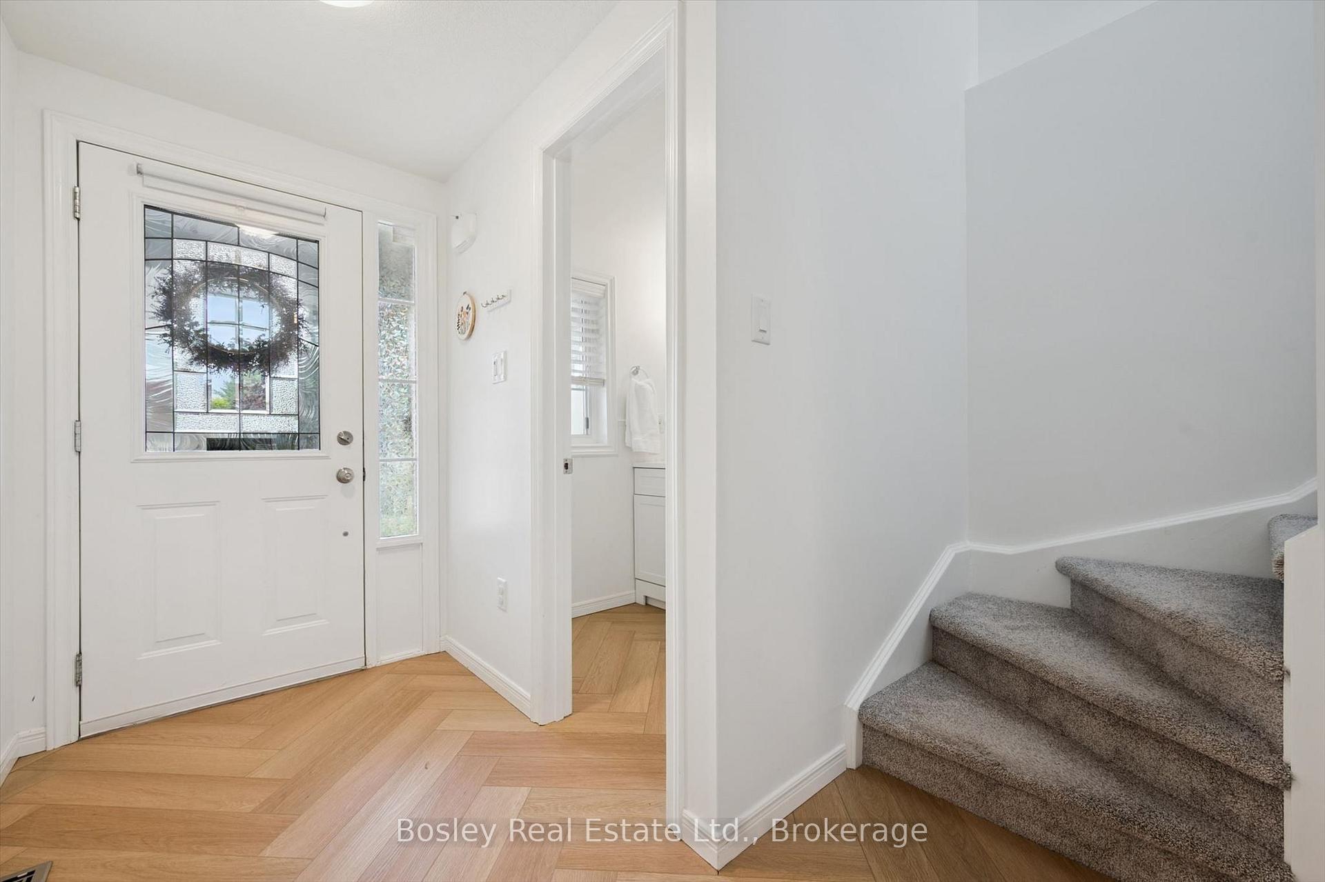 Photo 5 of 12 Deerpath Drive, Guelph, Willow West/Sugarbush/West Acres — HOMEH