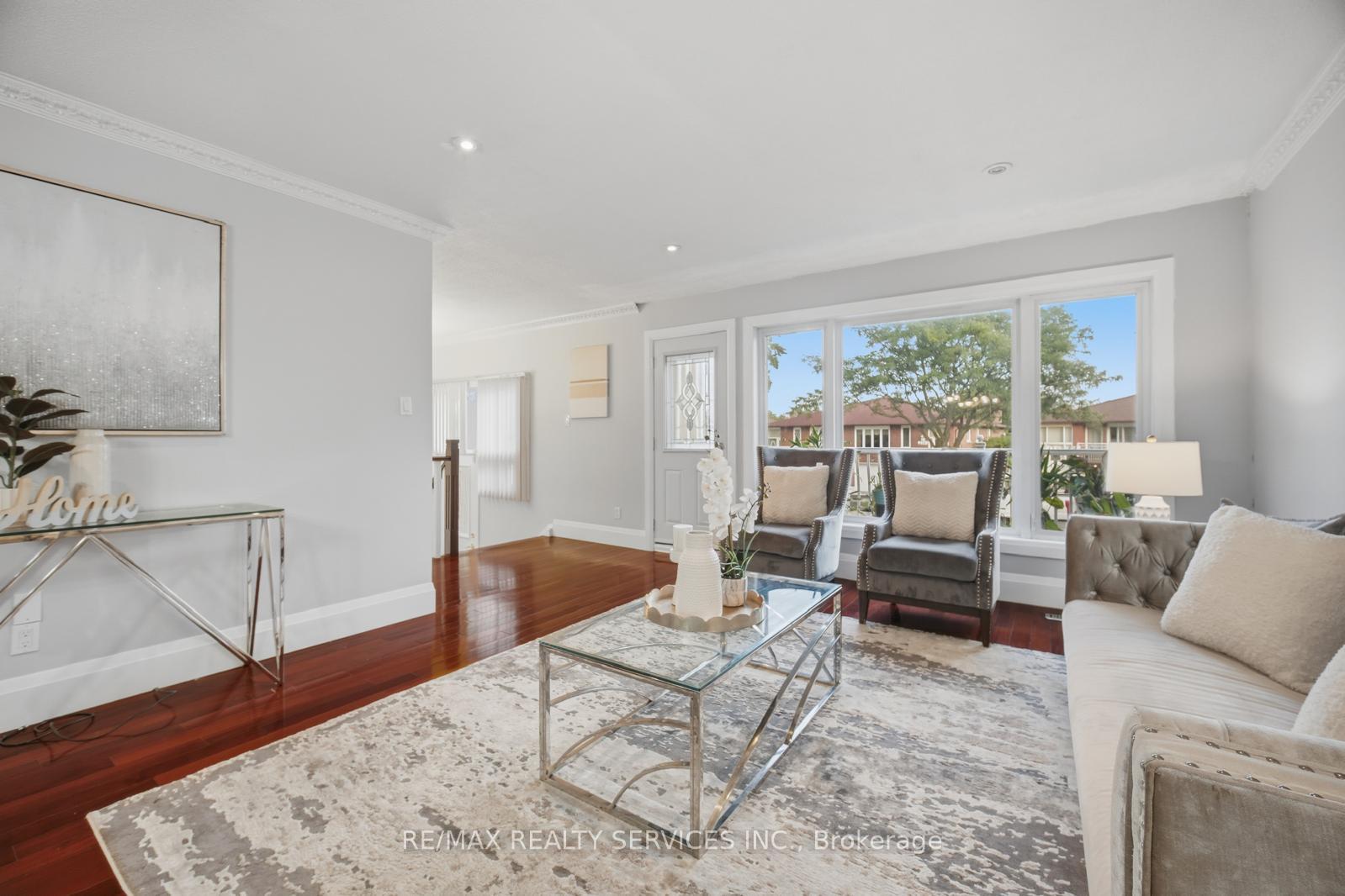 Photo 7 of 3344 Chipley Crescent, Mississauga, Malton — HOMEH