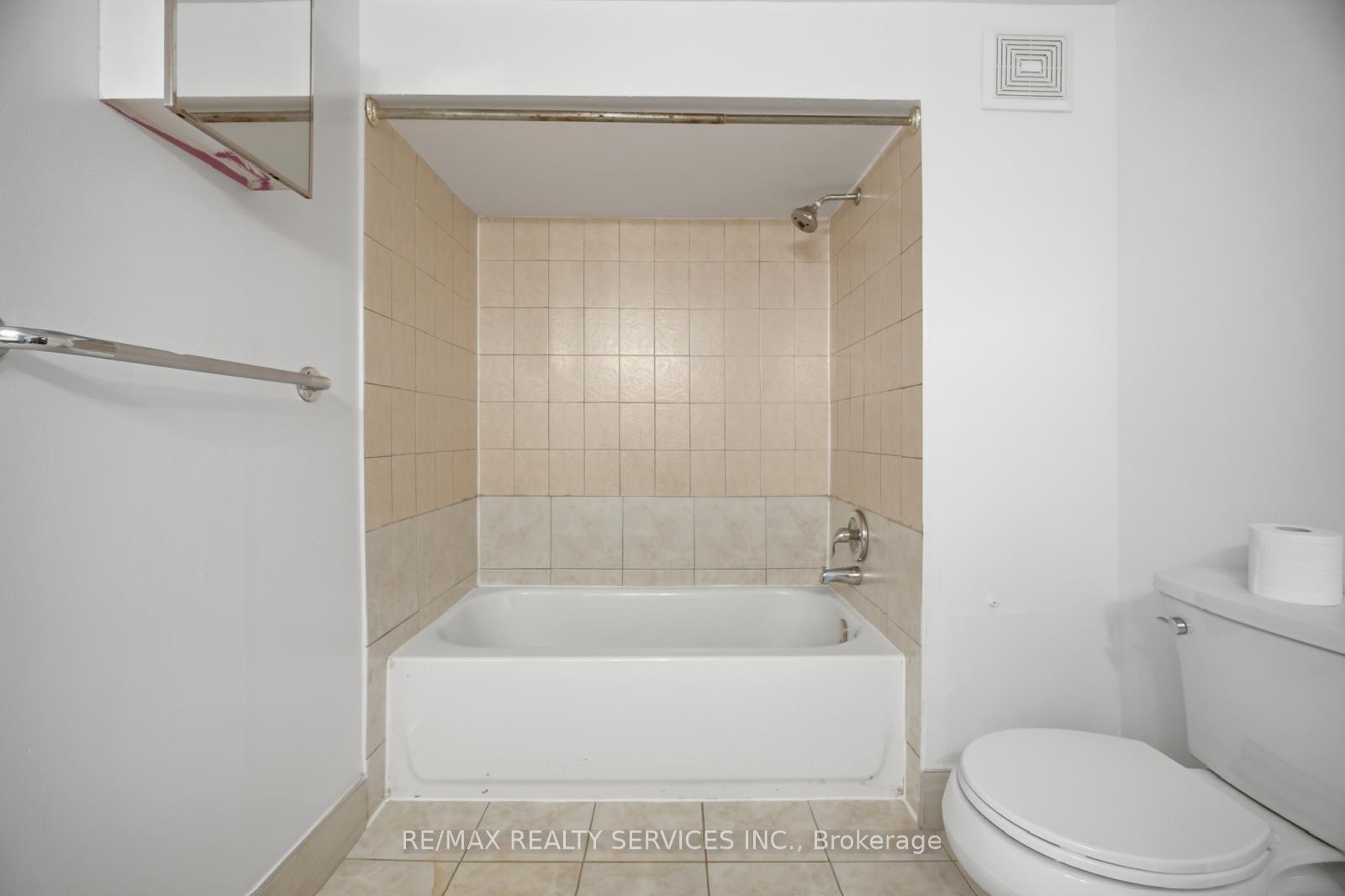 Photo 19 of 3344 Chipley Crescent, Mississauga, Malton — HOMEH