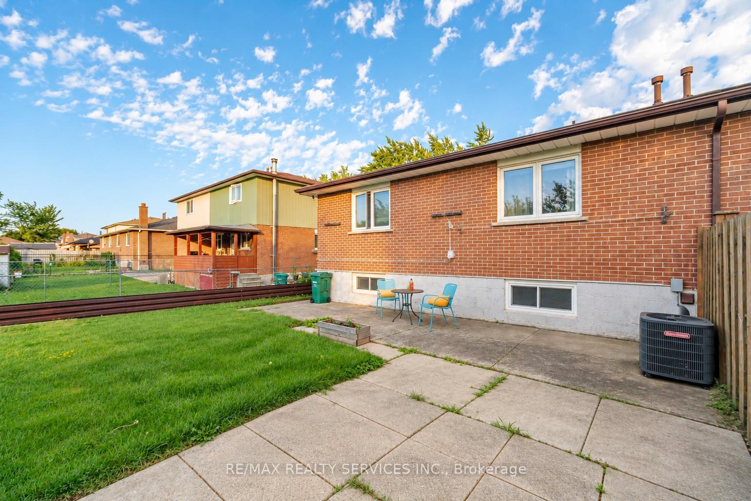 Photo 24 of 3344 Chipley Crescent, Mississauga, Malton — HOMEH