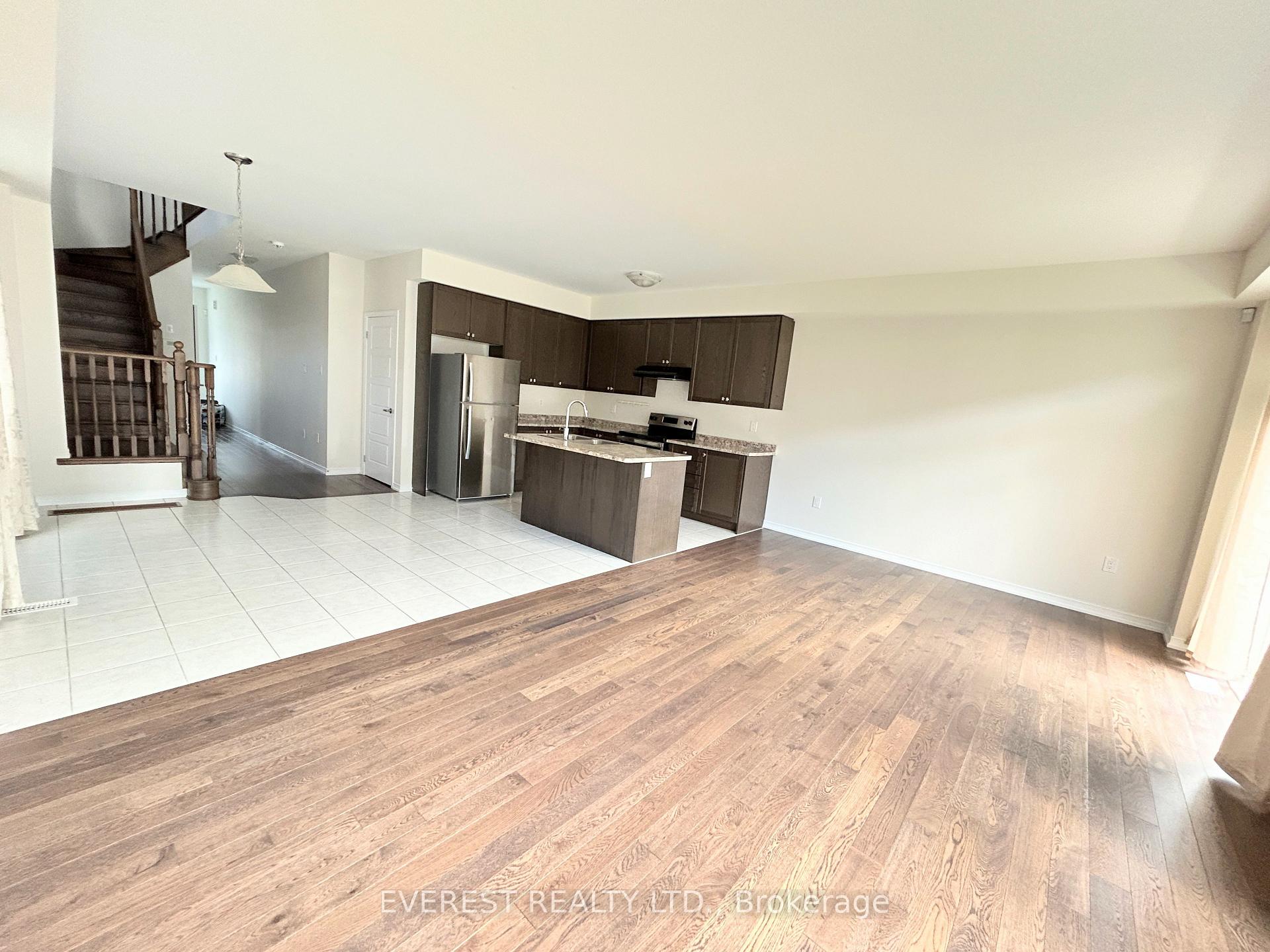 Photo 3 of 8724 Pawpaw Lane, Niagara Falls, Brown — HOMEH