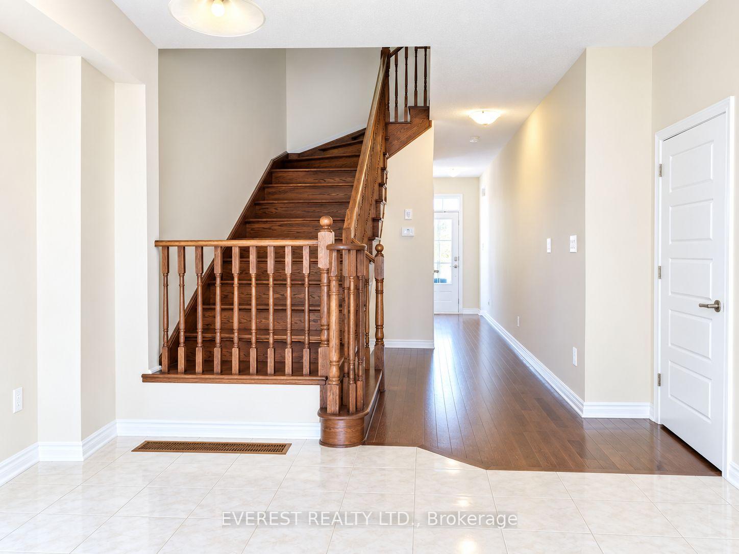 Photo 4 of 8724 Pawpaw Lane, Niagara Falls, Brown — HOMEH
